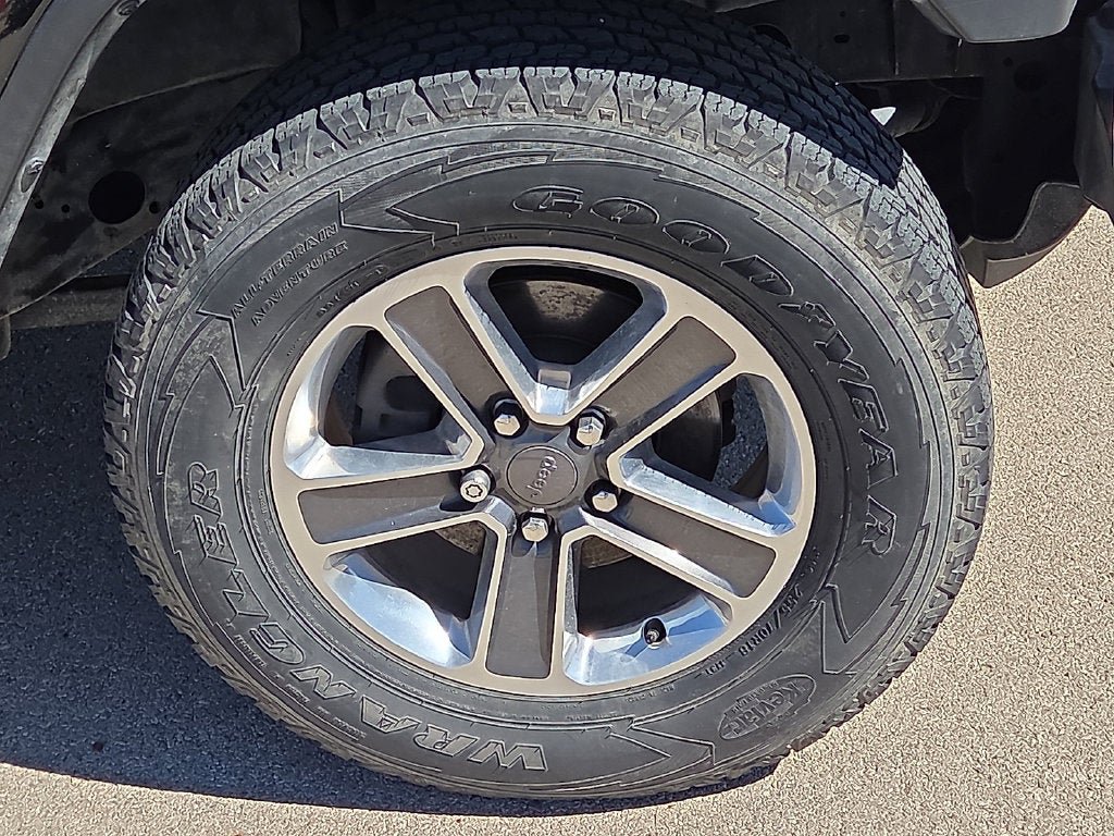 Used 2018 Jeep Wrangler Unlimited Sahara AWD/4WD image 9