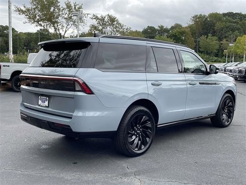 Used 2025 Lincoln Navigator Reserve w/ Jet Appearance Package image 6