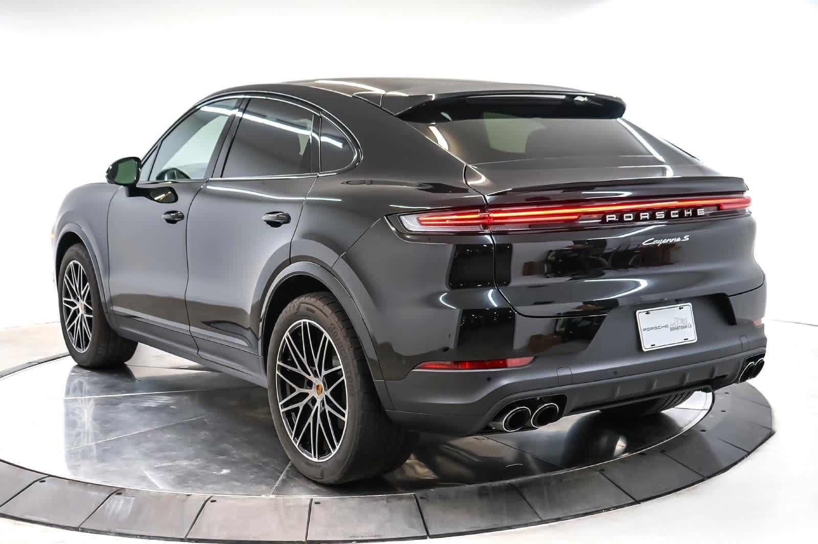 Certified 2026 Porsche Cayenne S AWD/4WD image 3