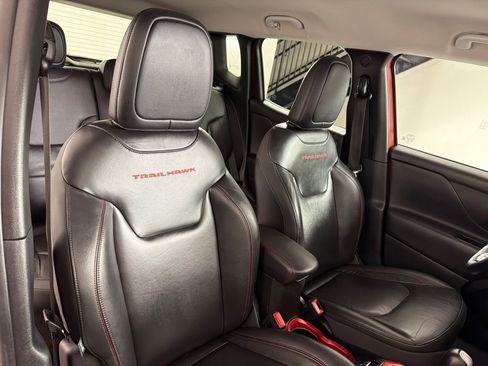 Used 2016 Jeep Renegade Trailhawk w/ Premium Trailhawk Package AWD/4WD image 25