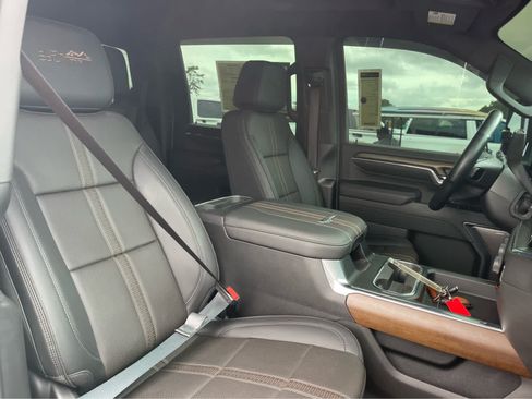 Used 2024 Chevrolet Silverado 2500 High Country w/ High Country Premium Package AWD/4WD image 26