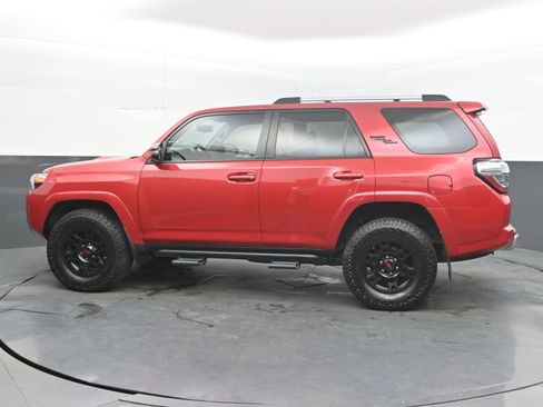 Used 2018 Toyota 4Runner TRD Off-Road Premium AWD/4WD image 5