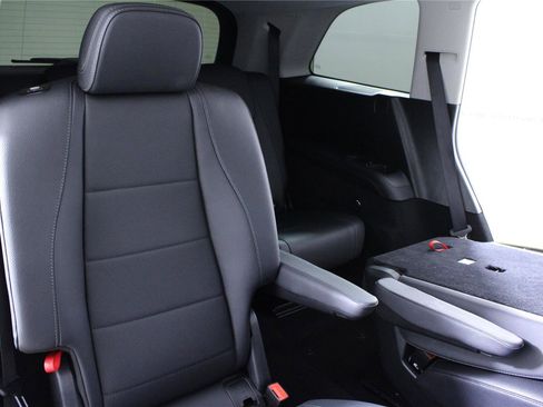 Used 2024 Mercedes-Benz GLS 450 4MATIC image 15