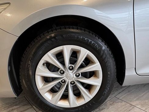 Used 2015 Toyota Camry LE FWD image 10