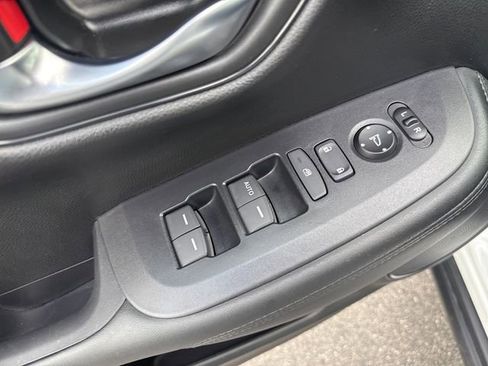 Certified 2025 Honda HR-V LX image 10