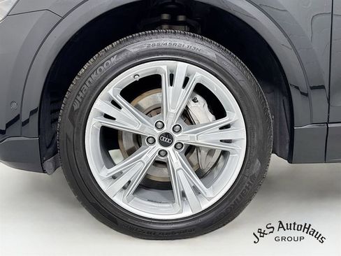 Used 2022 Audi Q8 Premium w/ Convenience Package image 37