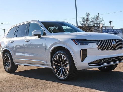 New 2026 Volvo XC90 B5 Plus image 3