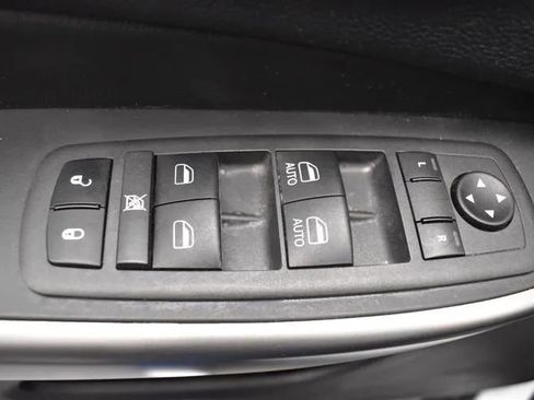 Used 2022 Jeep Cherokee Limited AWD/4WD image 22