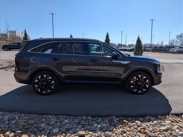 Used 2025 Kia Sorento EX FWD image 6