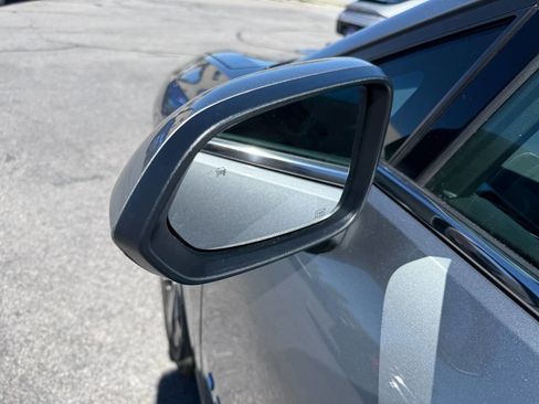 Used 2025 Chevrolet Equinox EV LT image 25