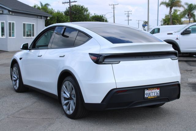 Used 2026 Tesla Model Y 2WD image 3