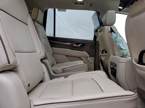 Used 2024 GMC Yukon XL Denali w/ Advanced Technology Package image 9