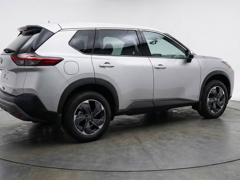 Used 2025 Nissan Rogue SV FWD image 9