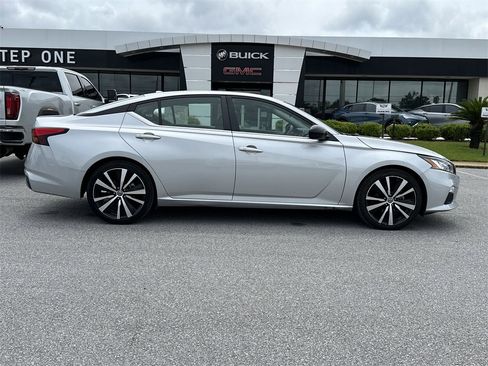 Used 2022 Nissan Altima 2.5 SR image 9