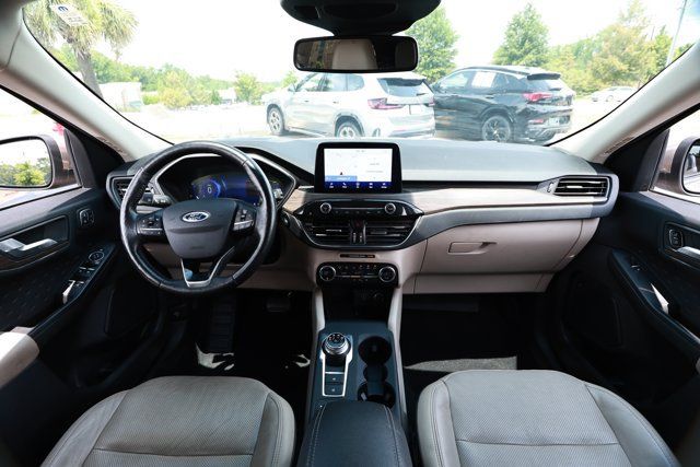 Used 2020 Ford Escape Titanium w/ Titanium Premium Package 2.0 AWD/4WD image 33