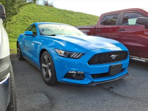 Used 2017 Ford Mustang Coupe RWD image 10