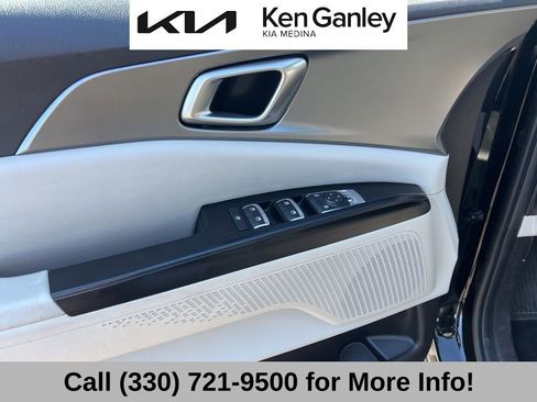 Certified 2024 Kia Carnival LX image 27