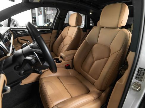 Certified 2023 Porsche Macan S AWD/4WD image 5