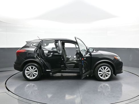 Used 2019 Nissan Rogue Sport SV image 40