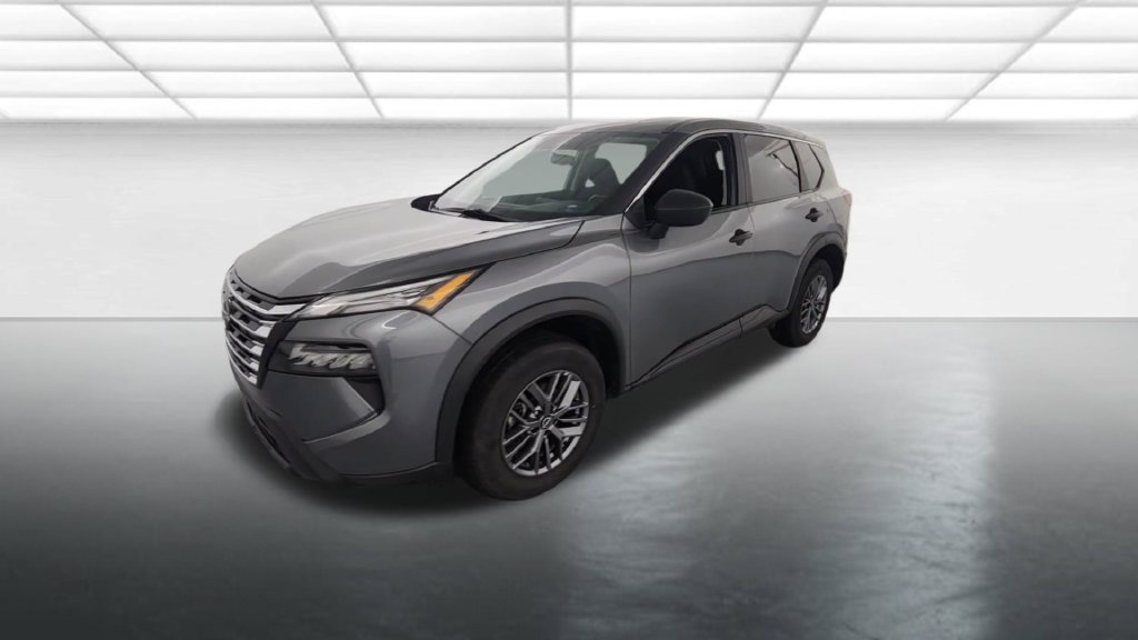 Used 2024 Nissan Rogue S AWD/4WD image 2