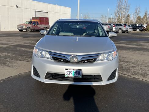 Used 2013 Toyota Camry LE image 8