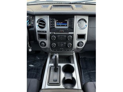 Used 2017 Ford Expedition XLT image 9