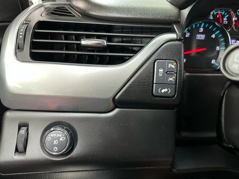 Used 2018 Chevrolet Suburban Premier image 22