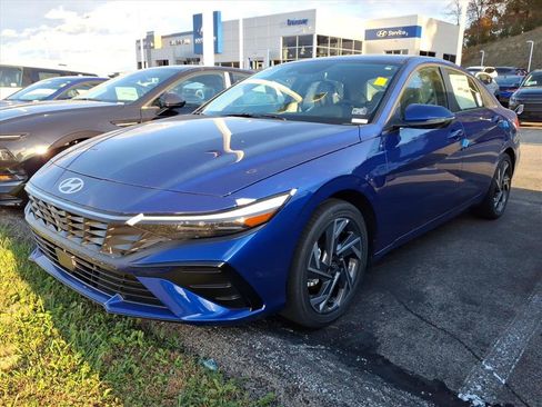 New 2025 Hyundai Elantra Limited image 2