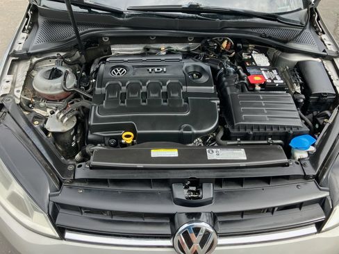 Used 2015 Volkswagen Golf TDI S image 10