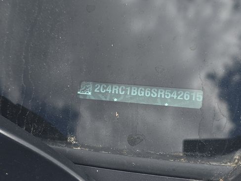 Used 2025 Chrysler Pacifica Select FWD image 3