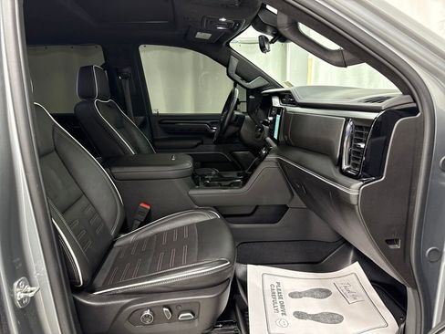 Used 2025 GMC Sierra 2500 AT4X image 10