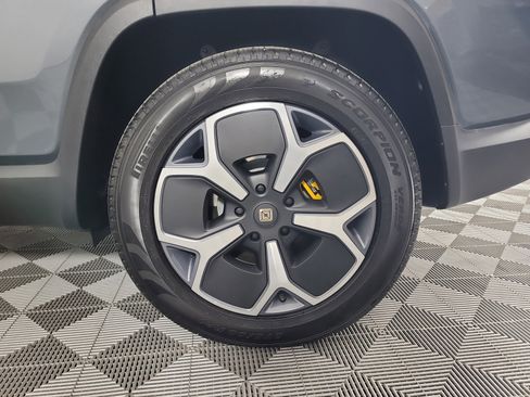 Used 2024 Rivian R1S Adventure AWD/4WD image 10