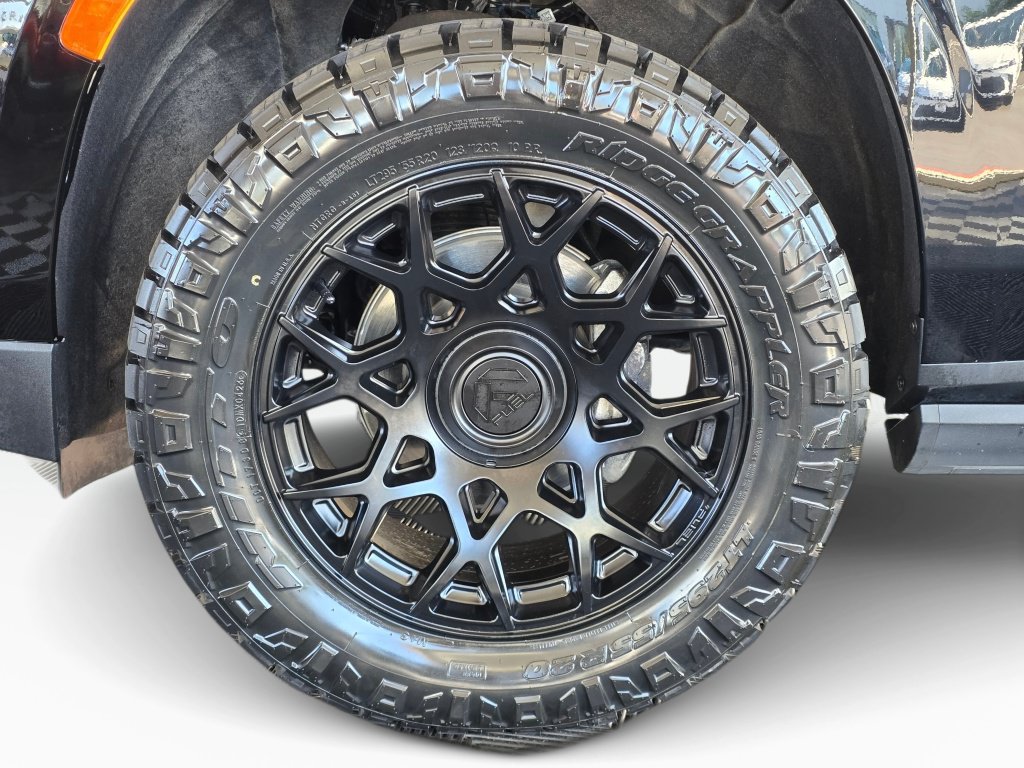 Used 2024 Chevrolet Tahoe High Country AWD/4WD image 11