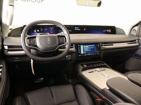 New 2025 Lincoln Navigator Reserve AWD/4WD image 2