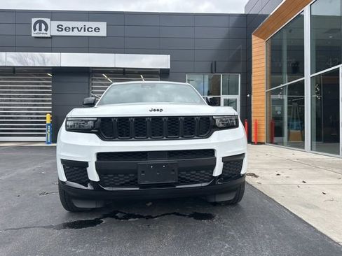 Used 2023 Jeep Grand Cherokee L Altitude image 2