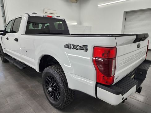 Used 2022 Ford F350 XLT w/ Black Appearance Package image 6