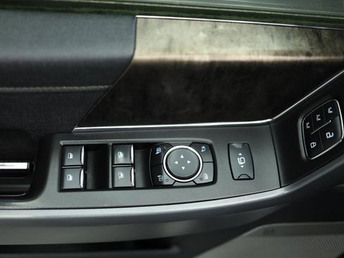 Used 2023 Ford F350 Lariat image 45