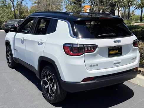 Used 2025 Jeep Compass Limited AWD/4WD image 2