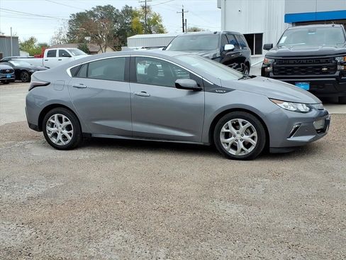 Used 2018 Chevrolet Volt Premier w/ Driver Confidence Package image 5