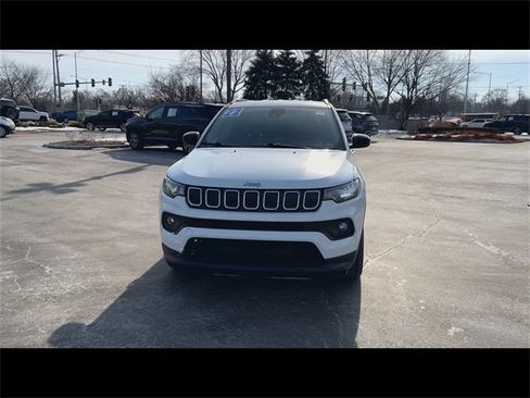 Used 2022 Jeep Compass Latitude image 3