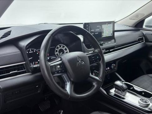 Used 2025 Mitsubishi Outlander SE AWD/4WD image 24