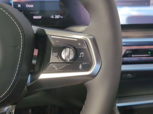 New 2025 BMW i7 xDrive60 w/ Premium Package image 27