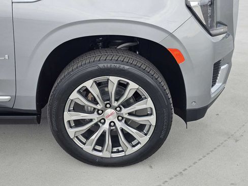 Used 2024 GMC Yukon Denali w/ Denali Reserve Package AWD/4WD image 9