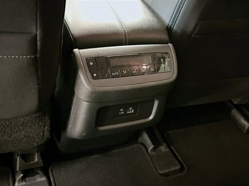 Used 2024 Nissan Pathfinder SV image 27