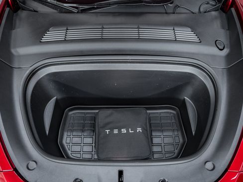 Used 2024 Tesla Model Y Long Range image 23