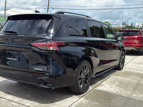 Used 2021 Toyota Sienna XSE w/ XSE Plus Package FWD image 15