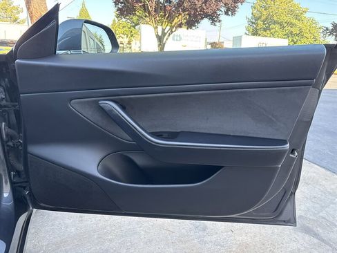 Used 2018 Tesla Model 3 Long Range AWD/4WD image 36
