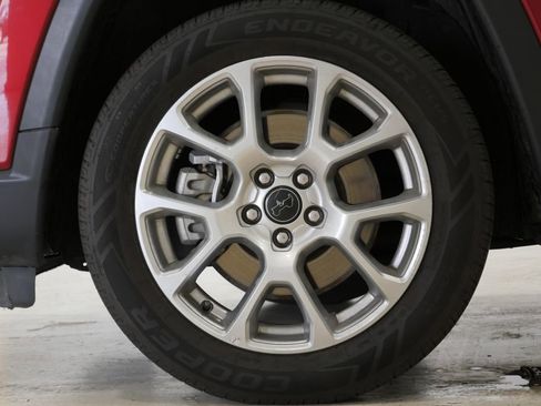 Used 2025 Jeep Compass Limited image 9