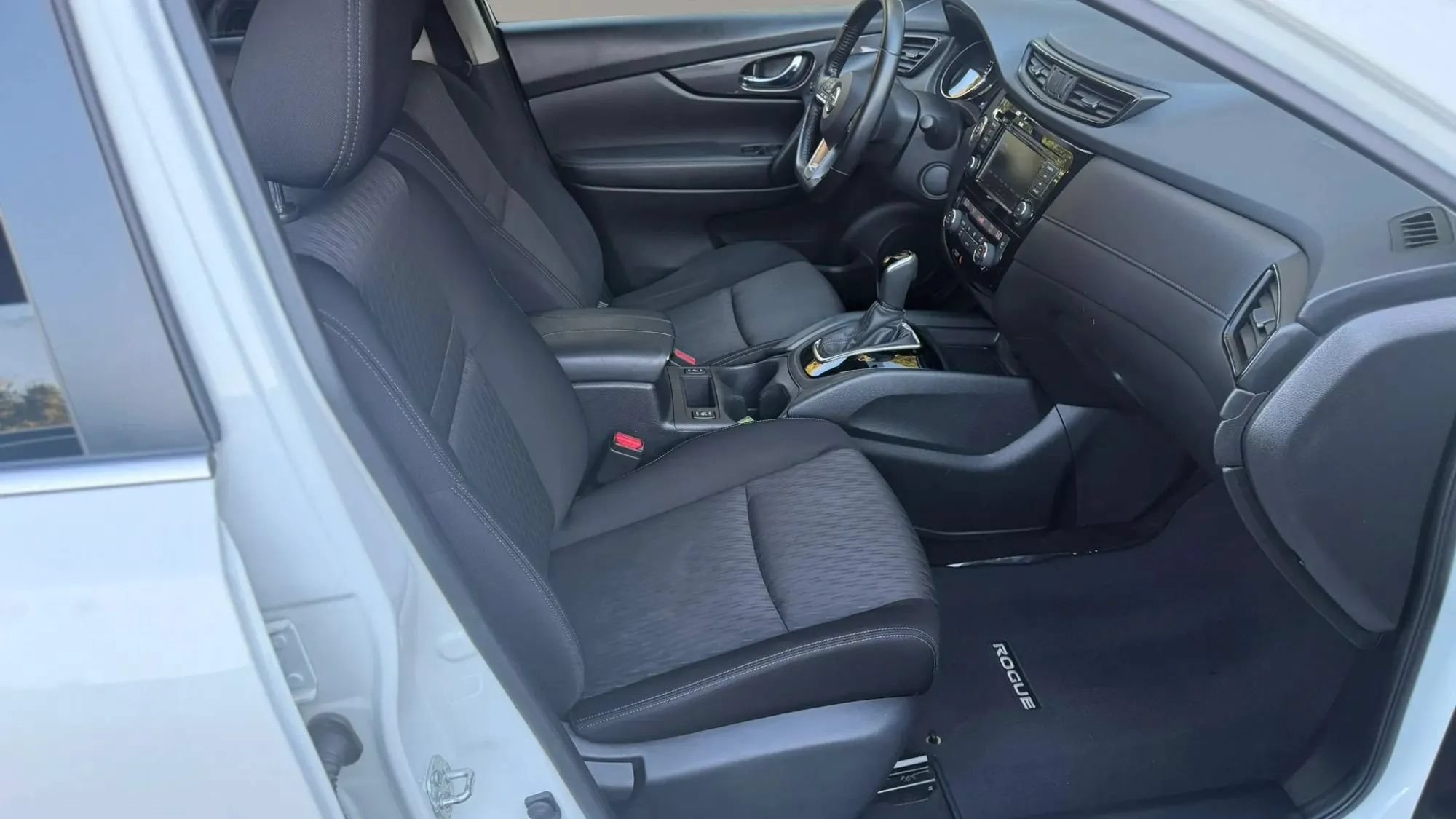 Used 2018 Nissan Rogue SV AWD/4WD image 19