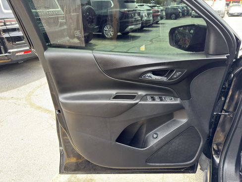 Used 2021 Chevrolet Equinox LT FWD image 18